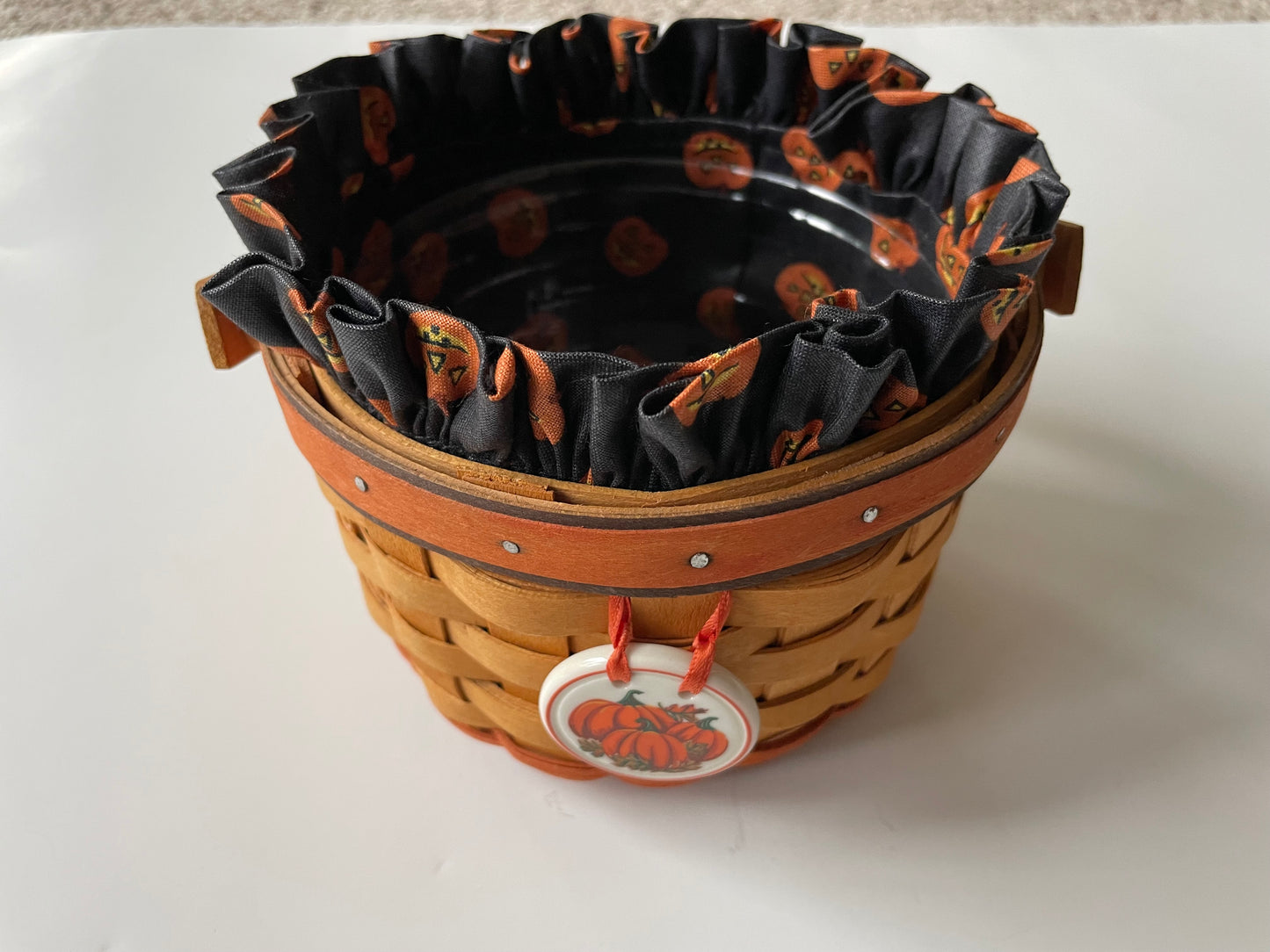 Longaberger 1997 Small Pumpkin Basket w/liner, protector and tie on