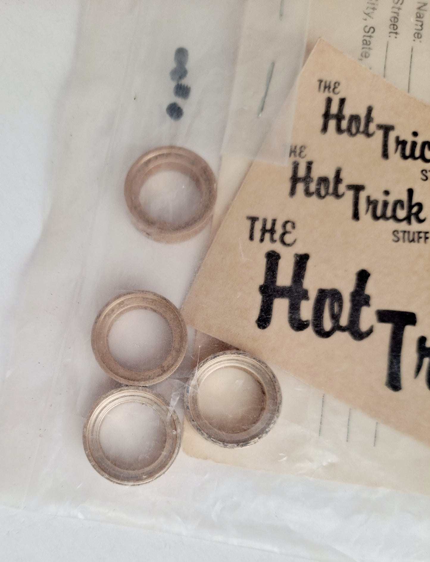 Vintage Hot Trick 016GA Associated Slimline Retainers (4 pcs)