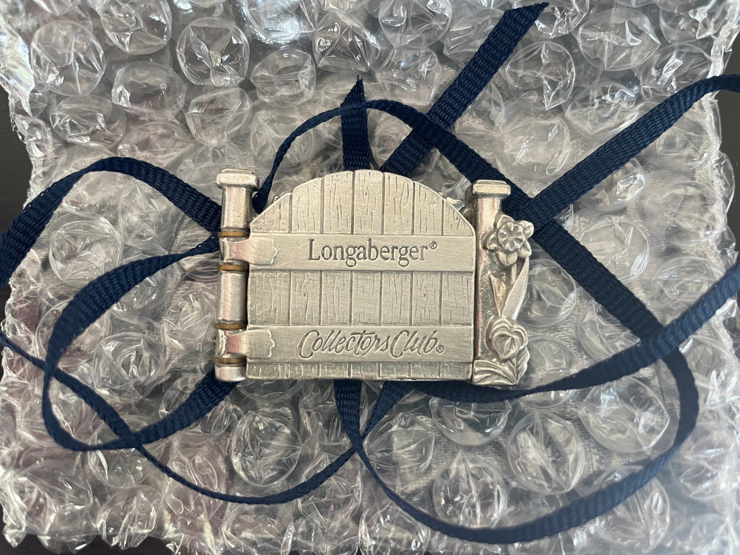 Longaberger Collectors Club Cottage Gate Basket Tie On/Lapel Pin - NIB - #73326