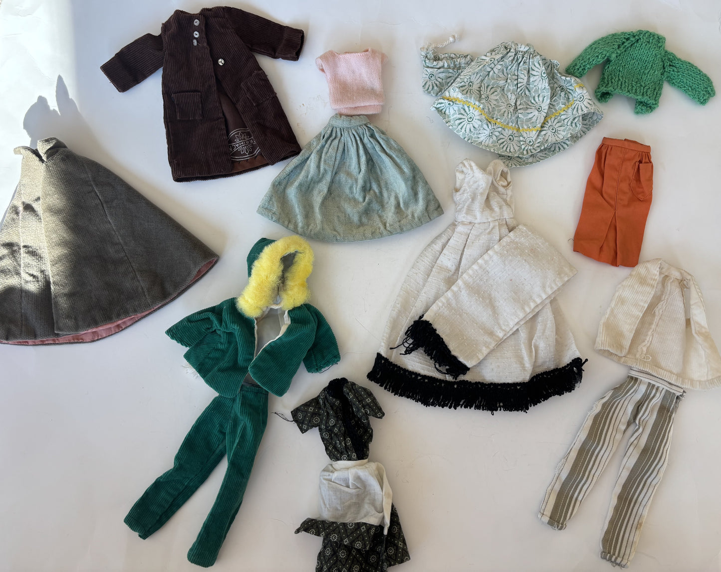 Vintage Mattel 1960's Fashion Queen Barbie w/2 wigs and clothes