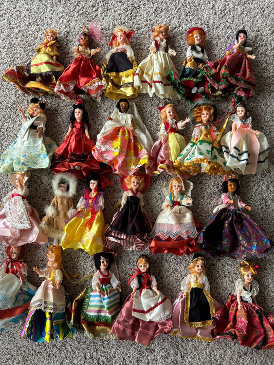 Vintage 1960's Arco Gas Station Collectible Dolls of the World (Lot of 24)