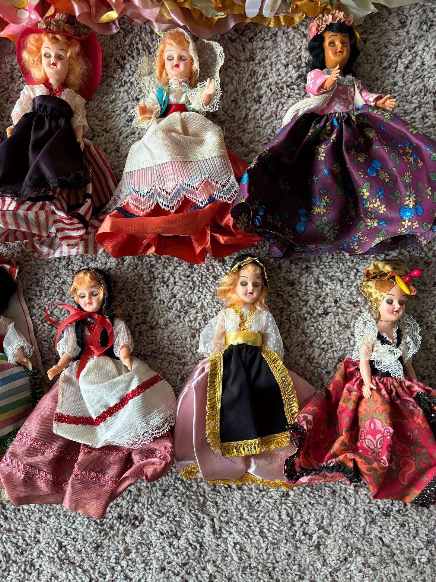 Vintage 1960's Arco Gas Station Collectible Dolls of the World (Lot of 24)