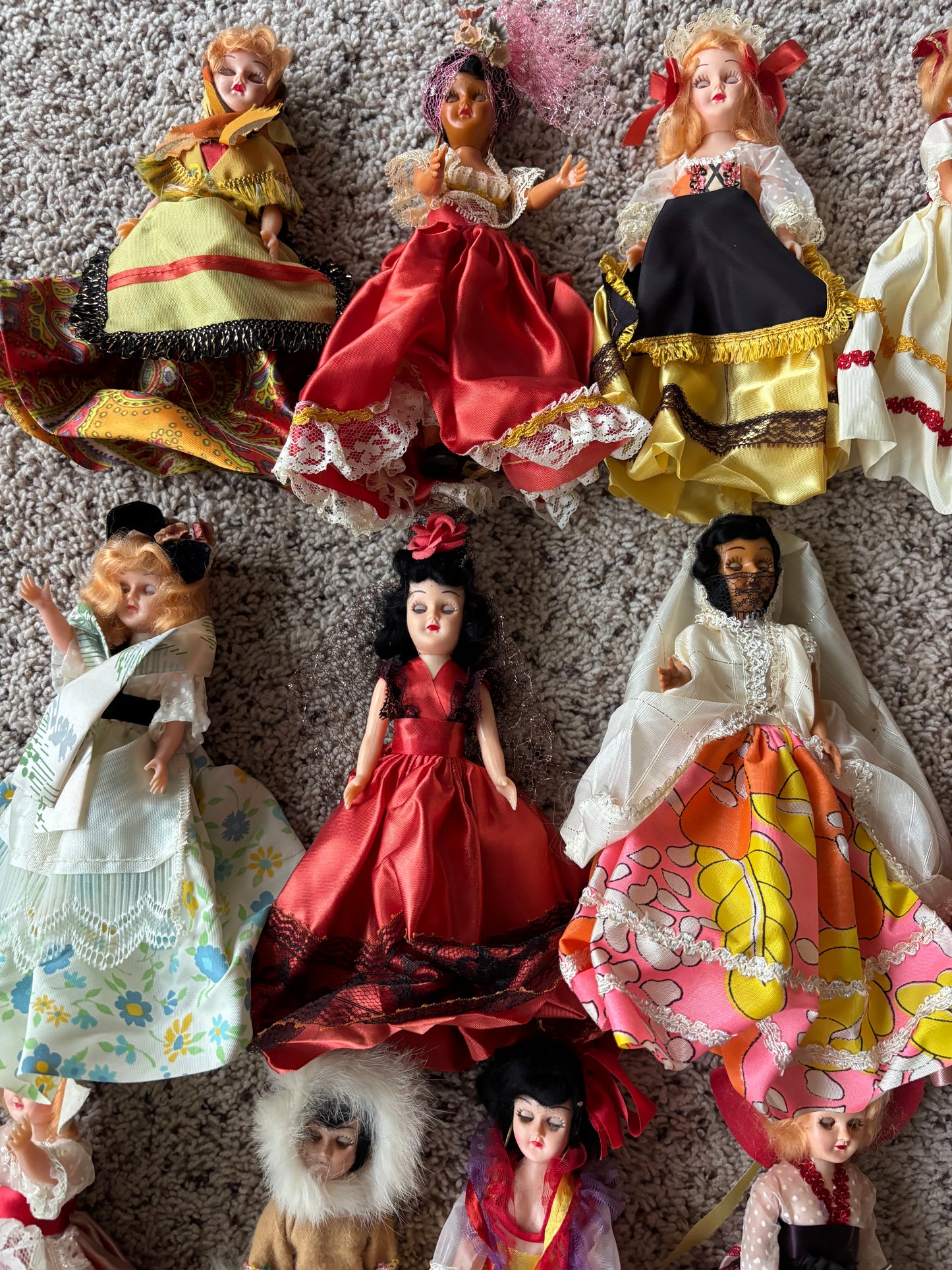 Vintage 1960's Arco Gas Station Collectible Dolls of the World (Lot of 24)