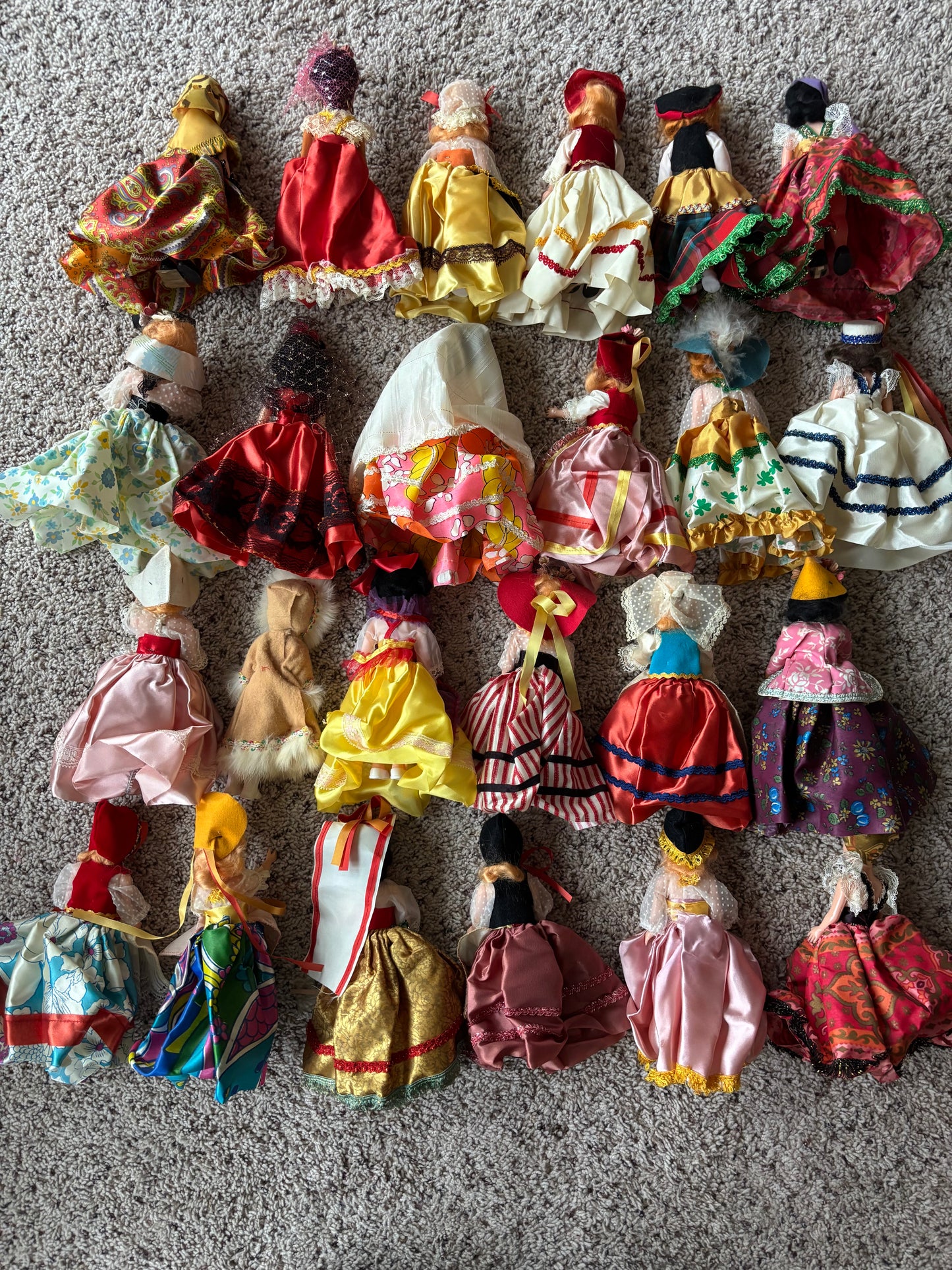 Vintage 1960's Arco Gas Station Collectible Dolls of the World (Lot of 24)