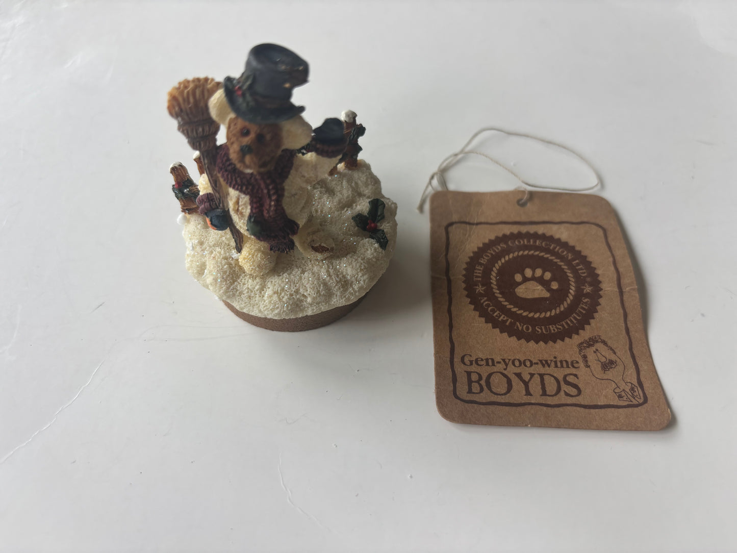 Boyd's Bear Small Candle Stopper (651250-1) and Displayer (654871)