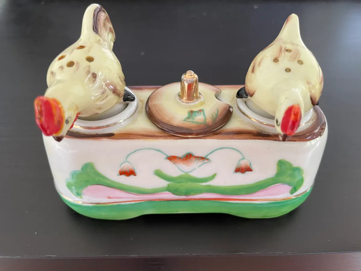 Vintage Nodding Bobbing Chickens Salt and Pepper Ceramic Base Novelty Japan